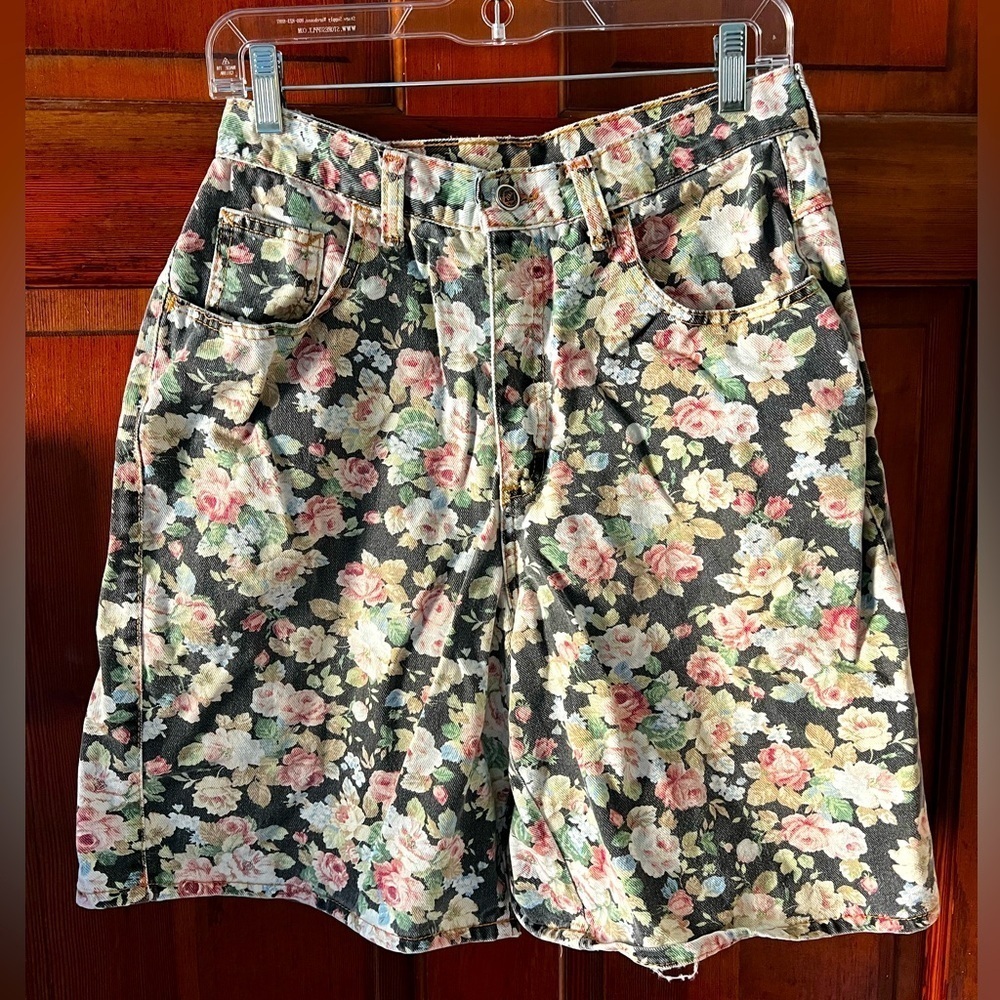 Vintage High Waisted Floral Denim Shorts Rose Mom 90s Cottagecore Y2K Small